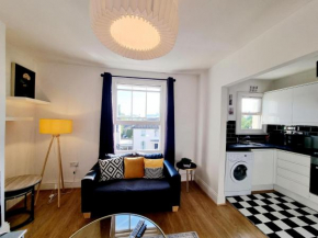 Evo View - 1 Bed Apartment - stunning views 3 mins walk Mile End Station